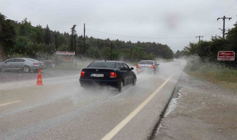 Boluda sağanak dereleri taşırdı