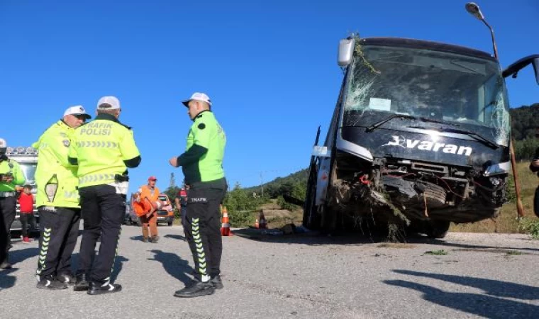 Bolu’da yolcu otobüsü yol kenarındaki araziye girdi: 14 yaralı