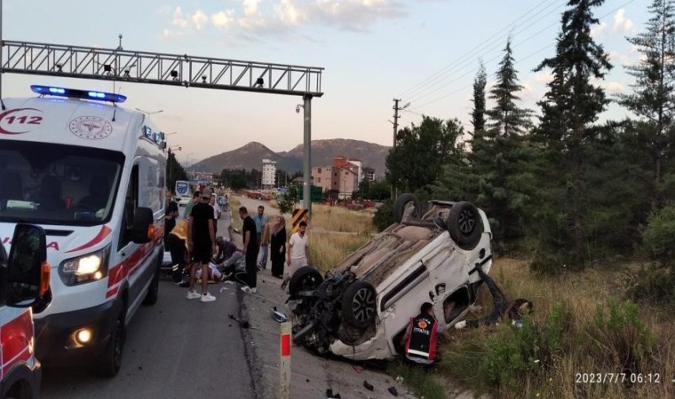 Burdurda otomobilin takla attığı kazada yaralananlardan 1 kişi hayatını kaybetti