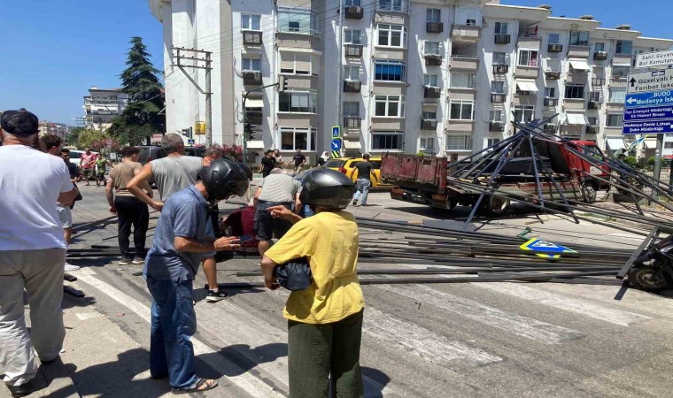 Bursada freni patlayan kamyon yaya ve araçları biçti: 2 yaralı