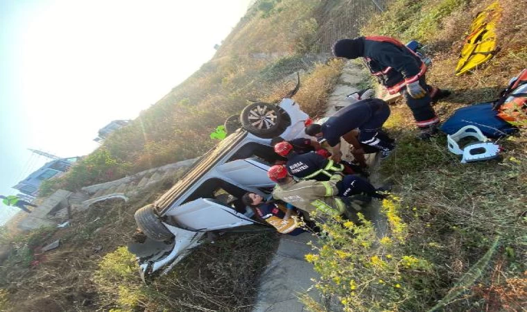 Bursa’da gurbetçi aile, otomobil ile şarampole düştü; 1’i bebek, 2’si çocuk 5 yaralı