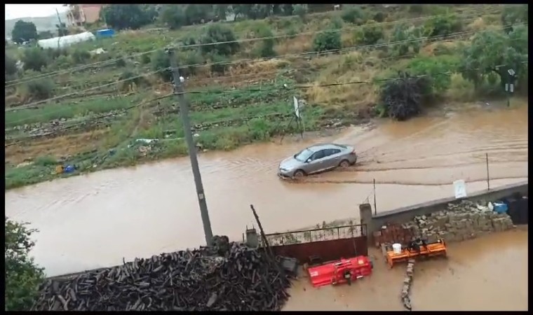 Bursada şiddetli yağış dereleri taşırdı