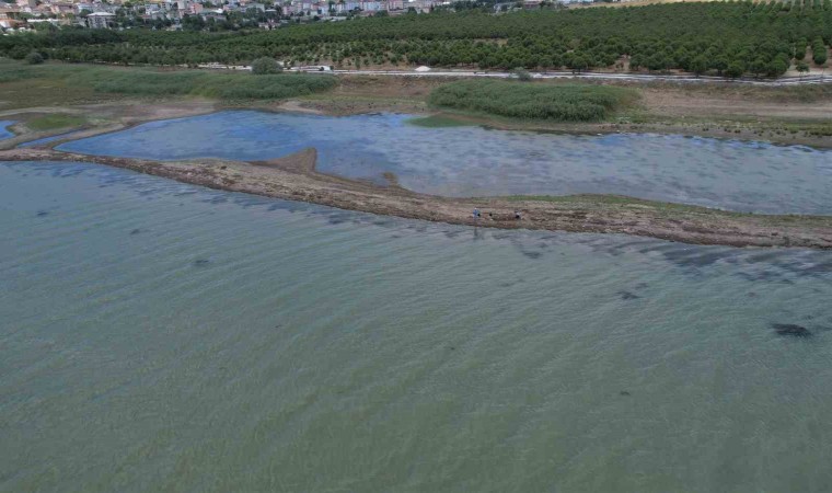 Büyükçekmece Gölünde su seviyesi yüzde 18e geriledi: Göl havadan görüntülendi