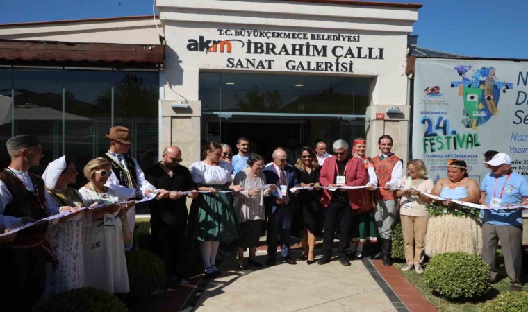 Büyükçekmecede açılan “Nazifin Düğmeleri ve “Ritmin 100ü Enstrüman sergileri yoğun ilgi gördü