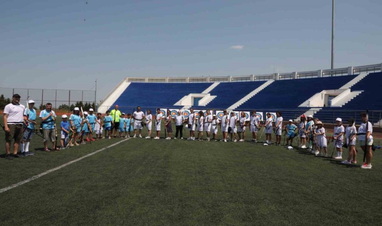 Büyükçekmecede yaz spor okulu görkemli bir törenle açıldı