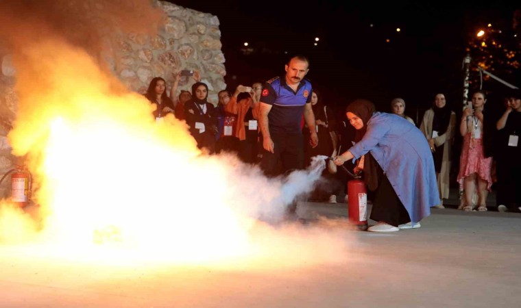 Büyükşehir gençlere ‘ateşe müdahaleyi öğretti