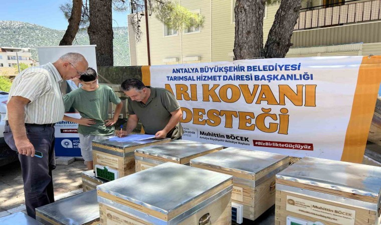 Büyükşehirin arı kovanı destekleri sürüyor