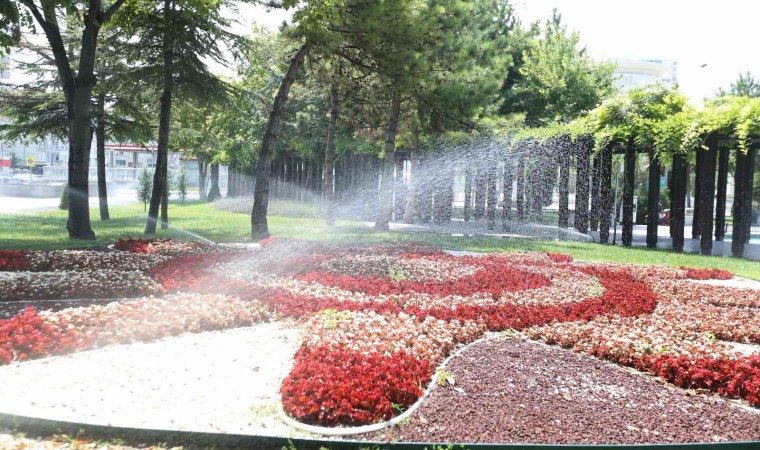 Büyükşehirin Belediyesinden sıcak günlerde yeşil doku için önlemler