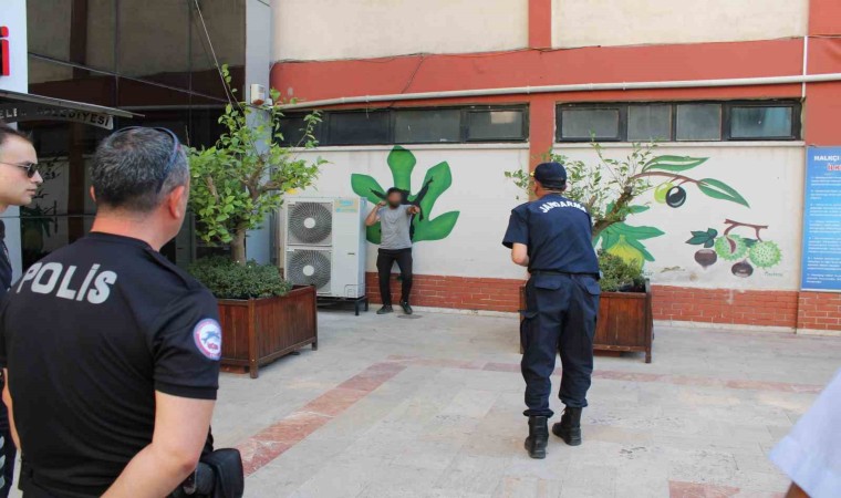 Çağırdığı polislere inanmadı, jandarma istedi ona da inanmadı