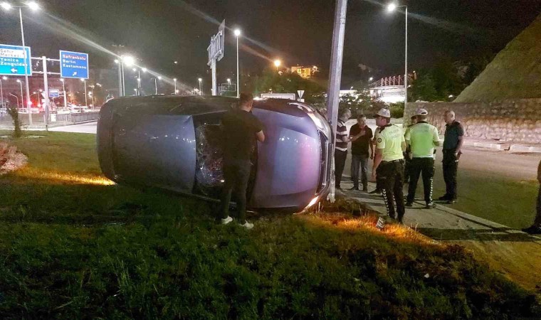 Çalıntı otomobille dur ihtarına uymayan sürücü kaza yaptı