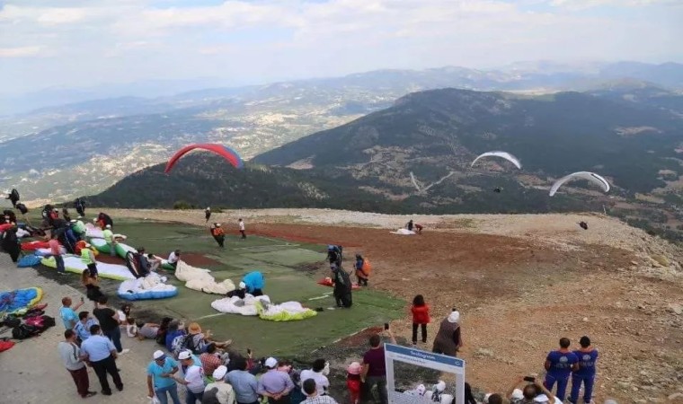 Çamelinde yamaç paraşütü heyecanı başlıyor