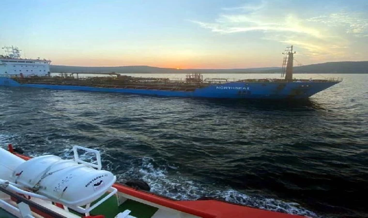 Çanakkale Boğazı’nda arızalanan gemi, demirleme sahasına çekildi