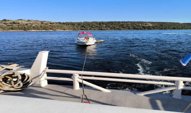 Çanakkale Boğazı’nda makine arızası nedeniyle sürüklenen tekne kurtarıldı