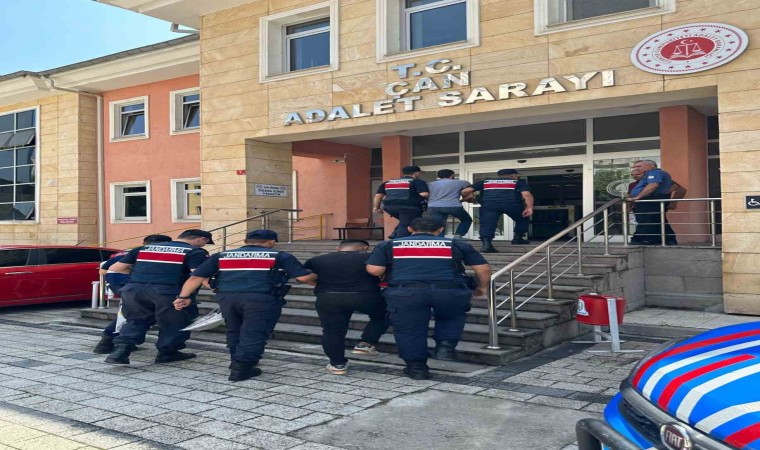 Çanakkalede 1 milyon 700 bin TL değerinde yeraltı elektrik kablosunu çalan 2 hırsız tutuklandı