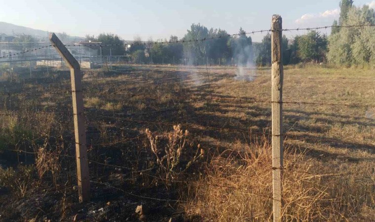 Çankırıda çıkan ot yangını kısa sürede söndürüldü