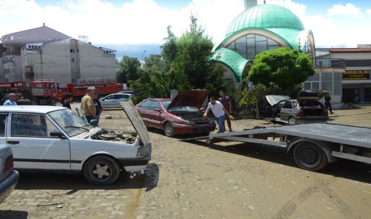 Çaycumada selin vurduğu galerici esnafından belediyeye tepki