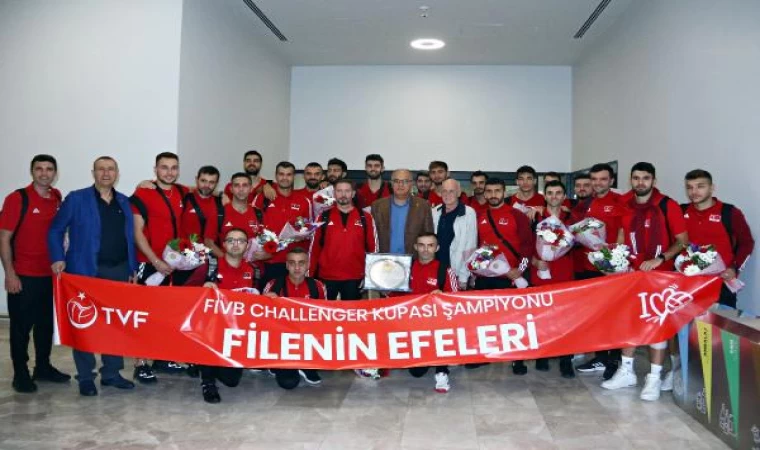 Challenger Kupası şampiyonu Filenin Efeleri, yurda döndü