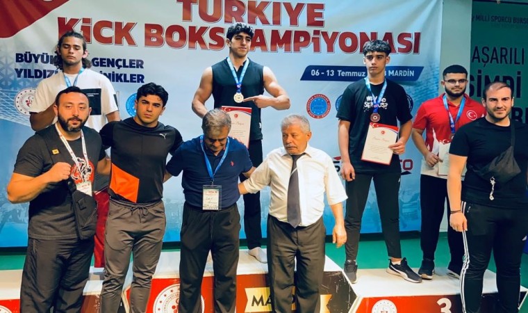 Cizreli milli sporcu Çelik, Türkiye Kick Boks Şampiyonasında şampiyon oldu