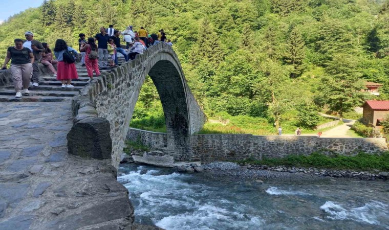 Çöl sıcaklarından kaçan Aydınlılar Karadenize akın ediyor