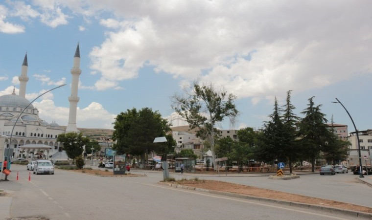 Çorum Belediyesi, Afşinde peyzaj çalışması yapıyor