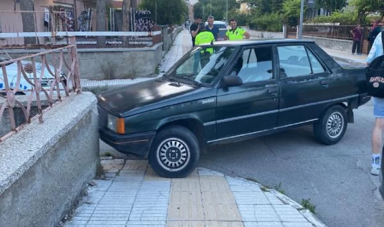 Çorum’da iki otomobilin çalan kadın şüpheli, polisin takibiyle yakalandı