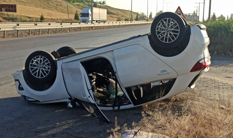 Çorumda otomobil takla attı: 3 yaralı