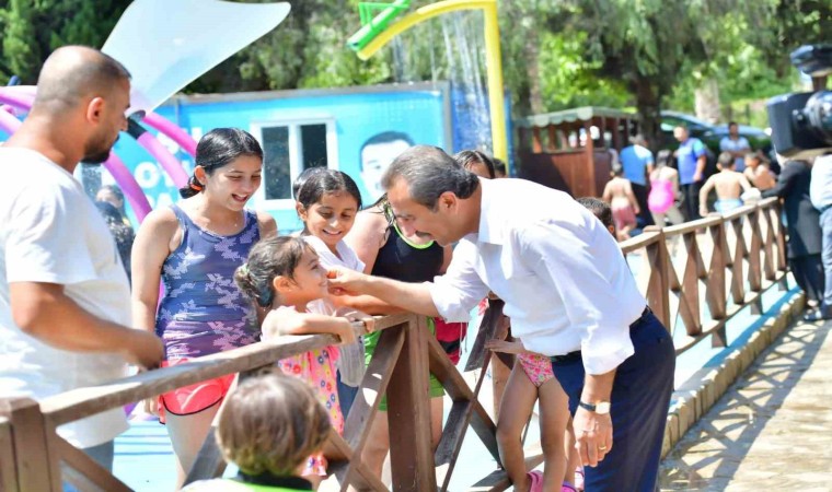 Çukurovada çocuklar su oyun parklarıyla hem serinliyor hem eğleniyor