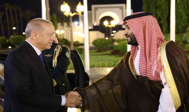 Cumhurbaşkanı Erdoğan, Suudi Arabistanda resmi törenle karşılandı