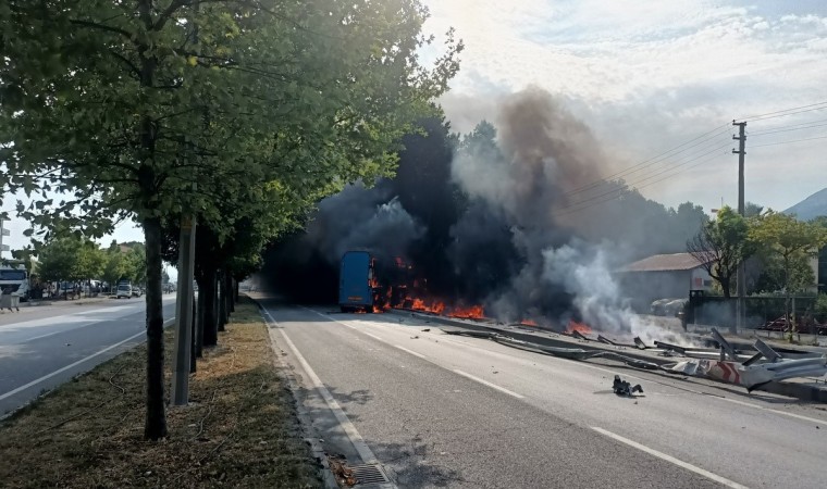 D-650de tır bomba gibi patladı, faciadan dönüldü