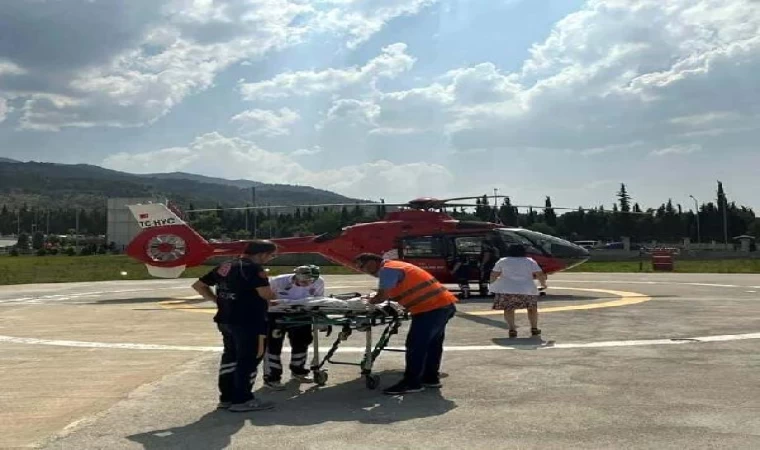 Denizde boğulma tehlikesi geçiren çocuğa ambulans helikopterle sevk