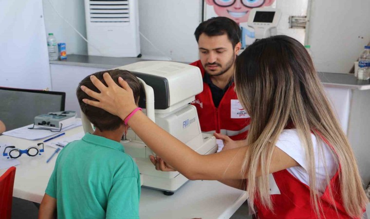 Deprem bölgesi 11 ilde 2 haftada 5 bin çocuğa göz taraması yapıldı