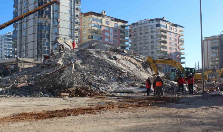 Depremde 49 kişinin öldüğü Emre Apartmanıyla ilgili soruşturma tamamlandı