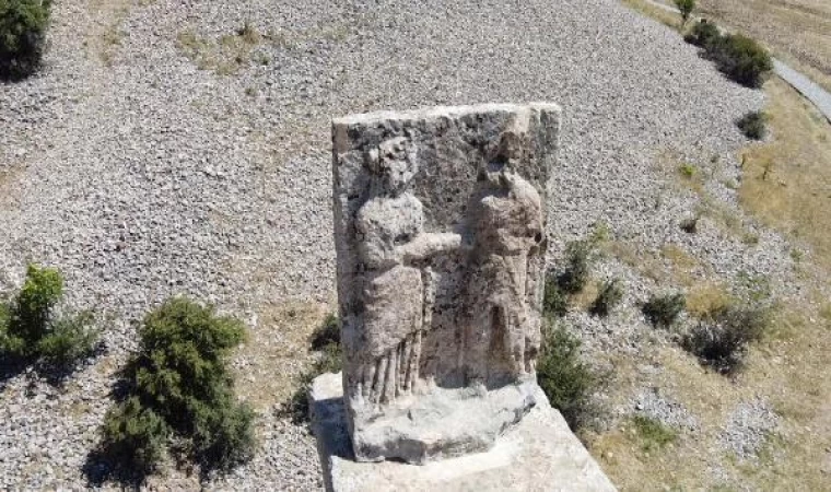 Depremde yıkılan ’Tokalaşma Sütunu’ ziyarete açıldı