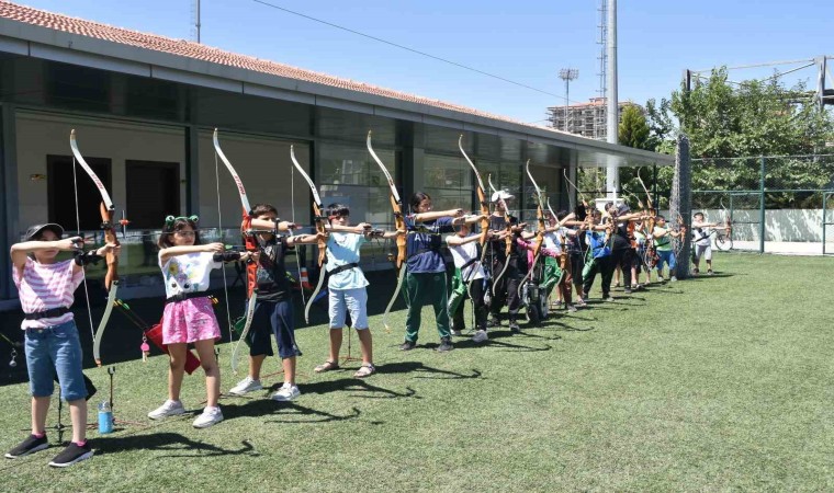 Depremzede çocuklar depremin izlerini sporla siliyor