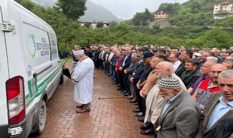 Dereye düştükten 14 gün sonra cesedi denizde bulunan kadın, toprağa verildi