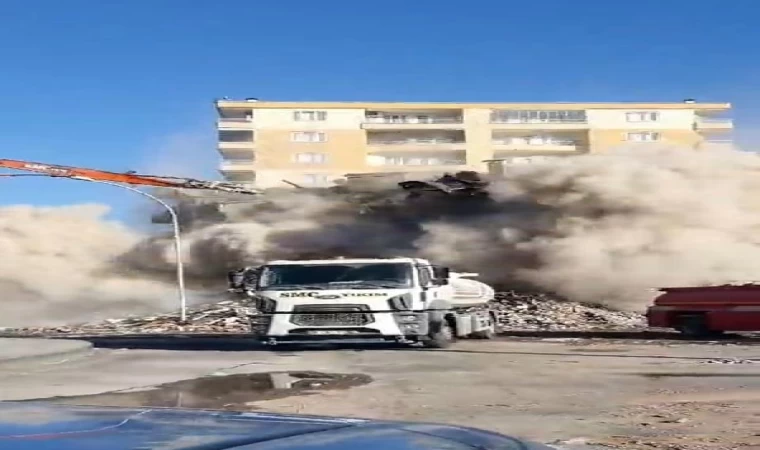 Diyarbakır’da 6 katlı bina yıkım sırasında çöktü; o anlar kamerada