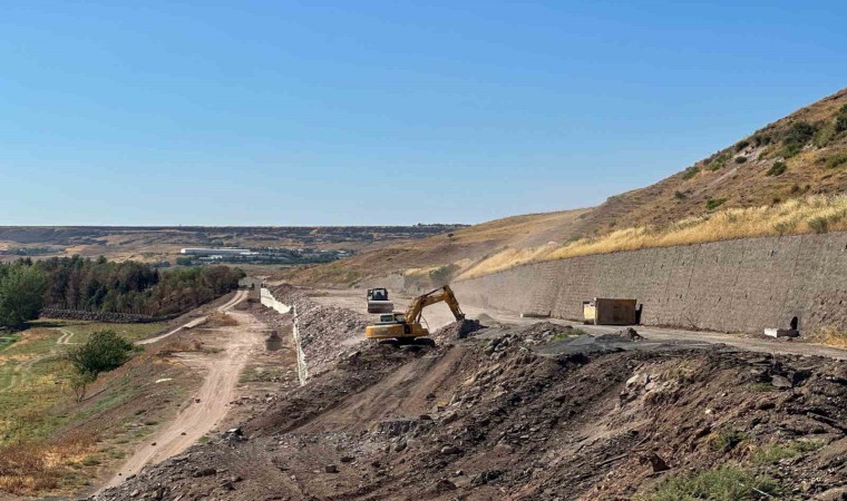 Diyarbakırda kent merkezi ve kırsalda asfalt çalışmaları devam ediyor