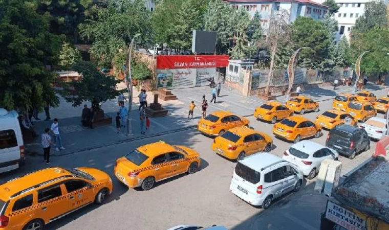 Diyarbakır’da taksiciler konvoy oluşturarak taksimetre ücretlerine zam istedi