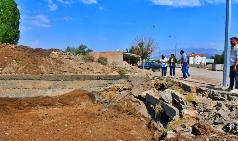 Doğubayazıtta sel sonrası yeni köprüler inşa ediliyor