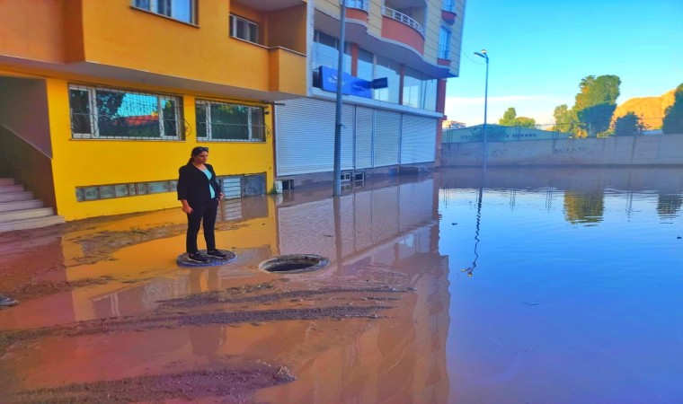 Doğubayazıtta selin yaraları sarılıyor