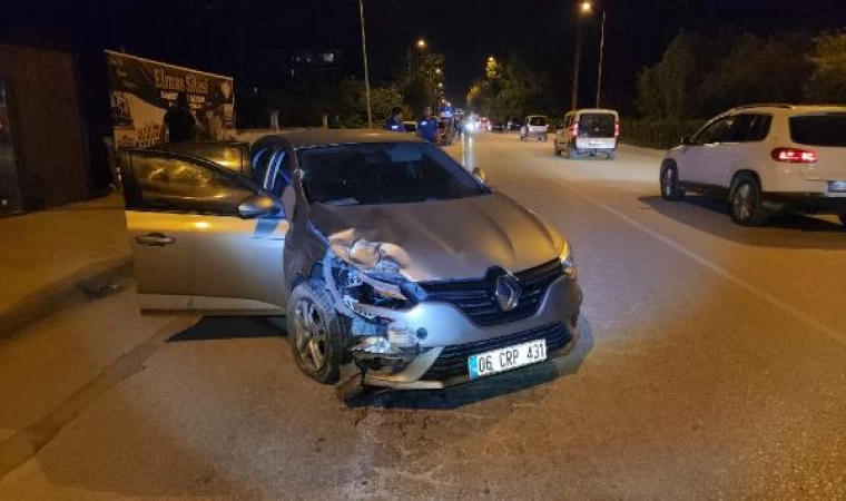 ’Dur’ ihtarına uymayan sürücü, otomobiliyle polis memuru ve motosikletliye çarpıp yaya olarak kaçtı