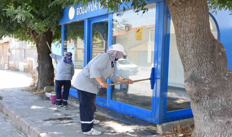 Duraklarda temizlik çalışmaları devam ediyor