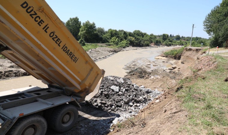 Düzce selde ulaşıma kapanan tüm köy yolları açıldı