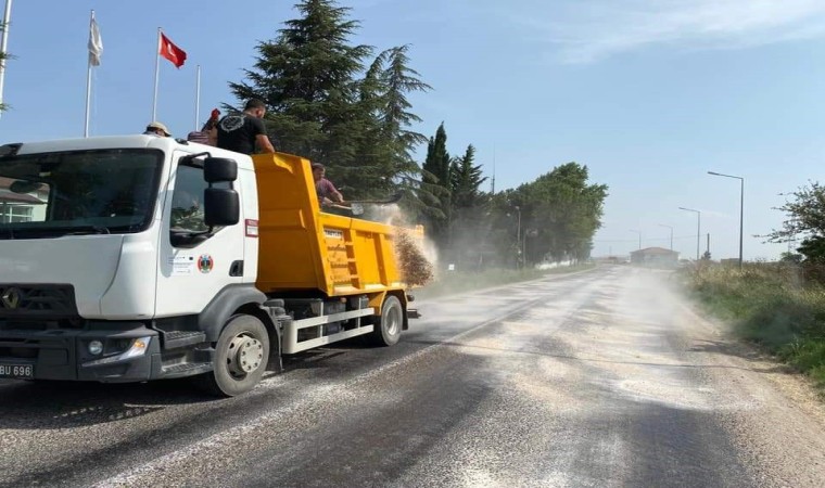 Edirnede mucur asfalt sıcaktan eridi