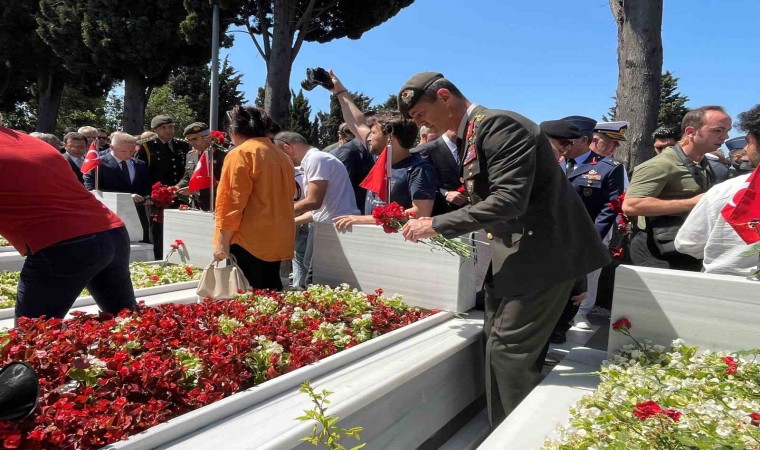 Edirnekapı Şehitliğinde 15 Temmuz şehitleri için tören düzenlendi