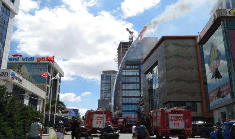 (Ek fotoğraflar) Ataşehir’de iş merkezinde yangın