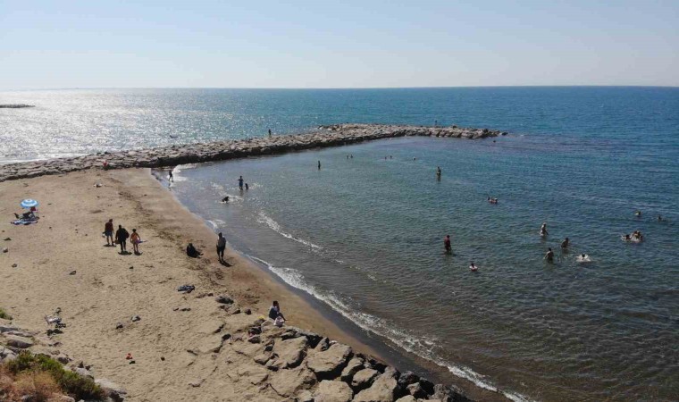 El Nino sıcağından bunalan vatandaşlar, Akdenizde serinliyor