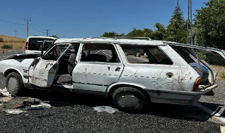 Elazığ’da 1’i yakıt yüklü 2 otomobil çarpıştı: 6 yaralı