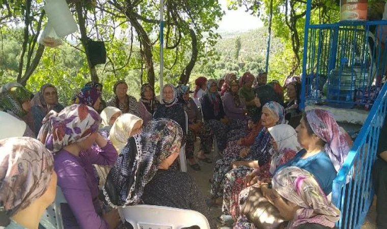 Elektrik akımına kapılarak ölen anne- kız gözyaşlarıyla yan yana toprağa verildi