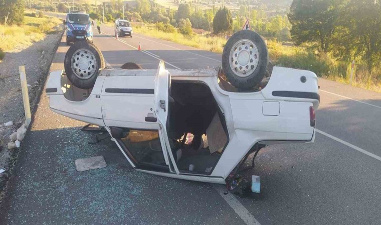 Emette takla atan araçta biri 17 günlük bebek 4 kişi yaralandı